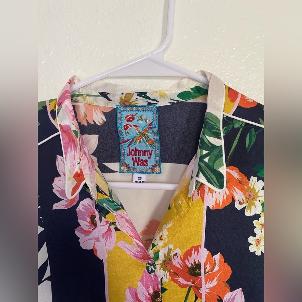 JOHNNY WAS Andrea Silk Floral Button up Print Women's Shirt Top - Picture 3 of 10